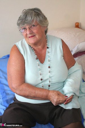 TAC Amateurs offers a free photo gallery with Grandma Libby in porn with sex toy