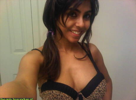 Fuck My Indian GF invite you to explore a free photos with Indian Babe in boy fuck girl scene