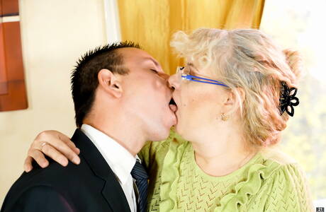 21 Sextreme invite you to explore xxx pics featuring Viola Jones and Rob in hard fuck scene