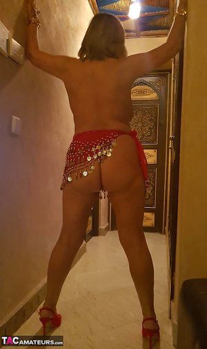 TAC Amateurs offers a free photo gallery with Lornablu xxx gallery 267322