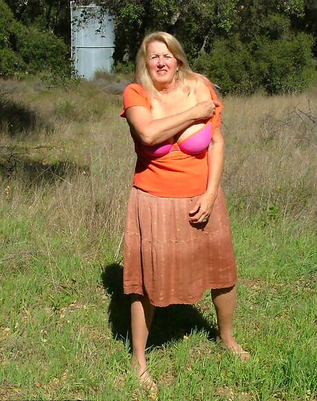 TAC Amateurs are pleased to offer you a free photos featuring Adonna xxx gallery 267771