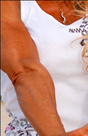 Muscularity invite you to explore xxx pics with Sandie Dubois exhibit sexy form