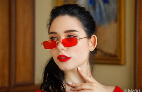 Rylsky Art invite you to explore a free photos with Ofra Gauset exhibit superb shape